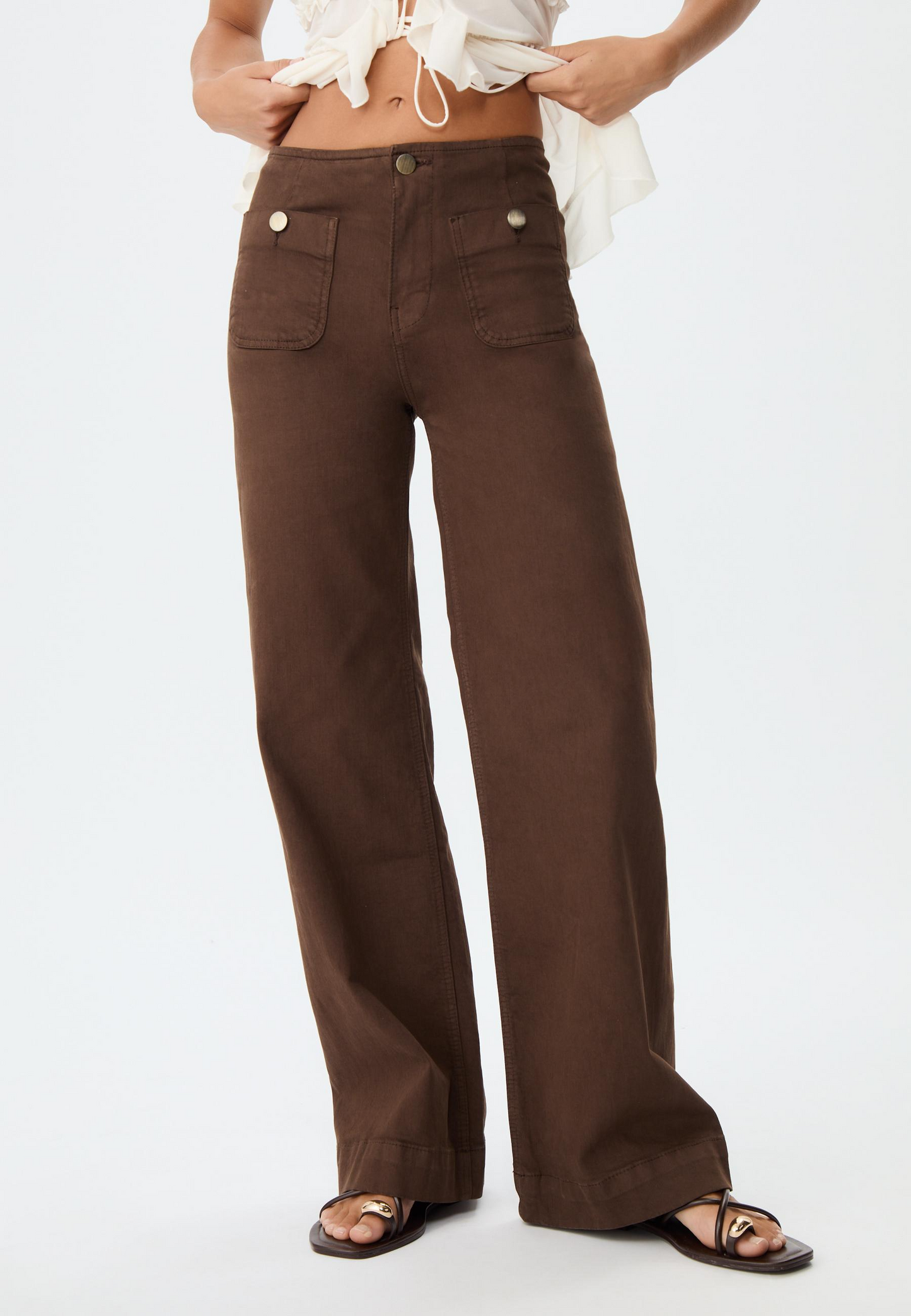 Pantalón minimalista con bolsillos