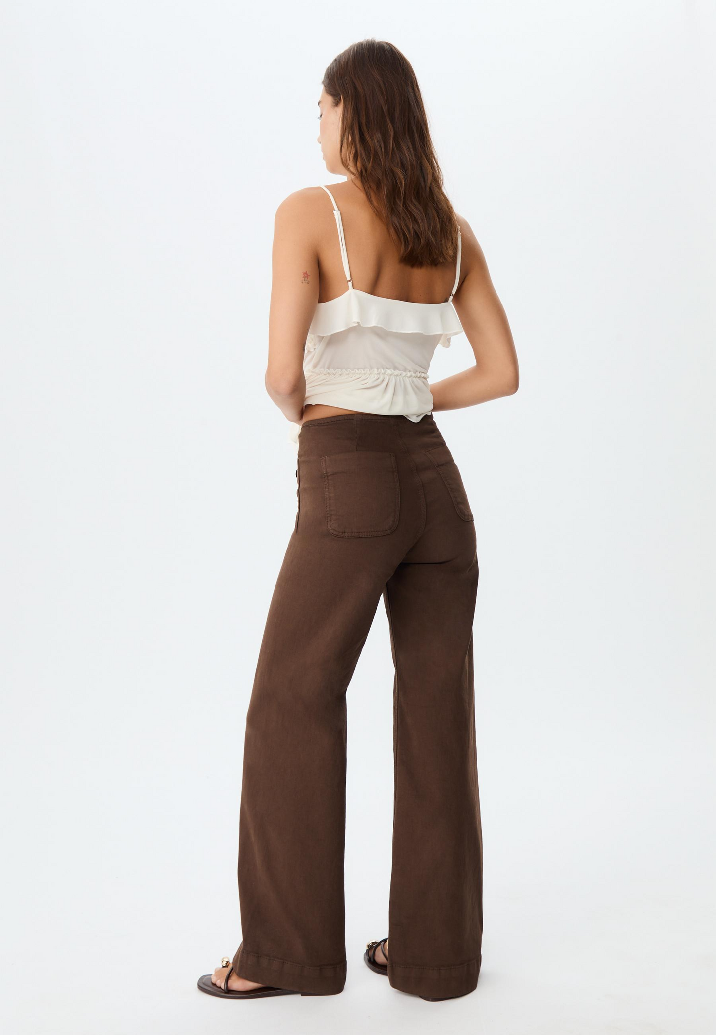 Pantalón minimalista con bolsillos