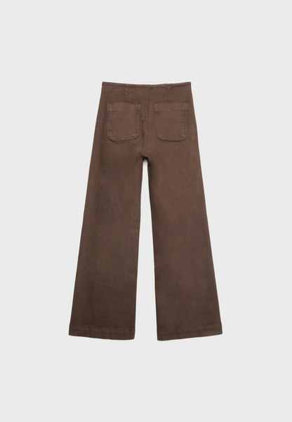 Pantalón minimalista con bolsillos