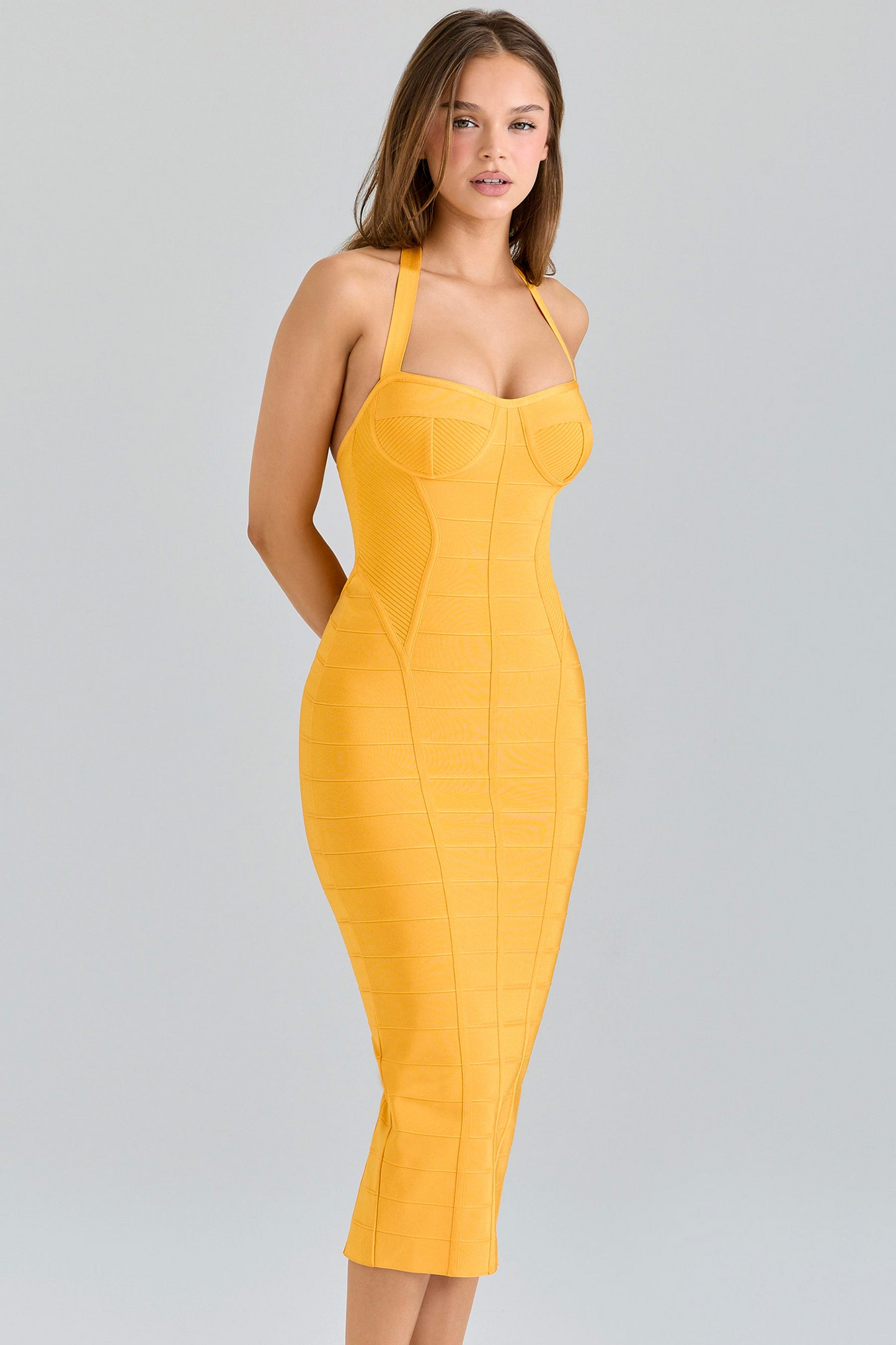 Vestido Ajustado con Cuello Halter